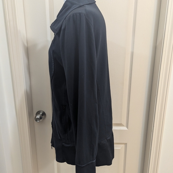 LULULEMON jkt - Picture 3 of 5